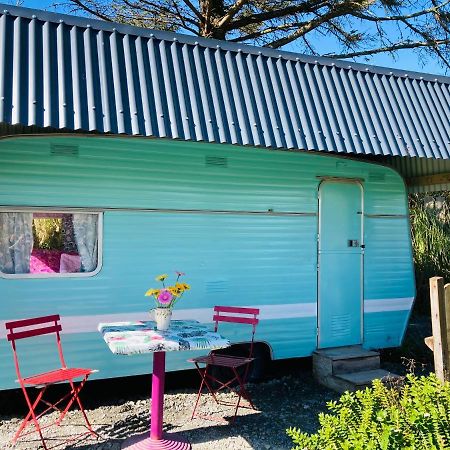 Retro Caravans At Valentia Island Escape Hotel Chapeltown Exterior photo