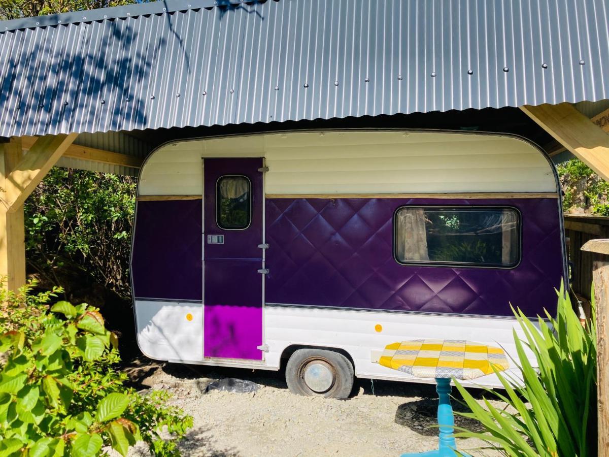 Retro Caravans At Valentia Island Escape Hotel Chapeltown Exterior photo