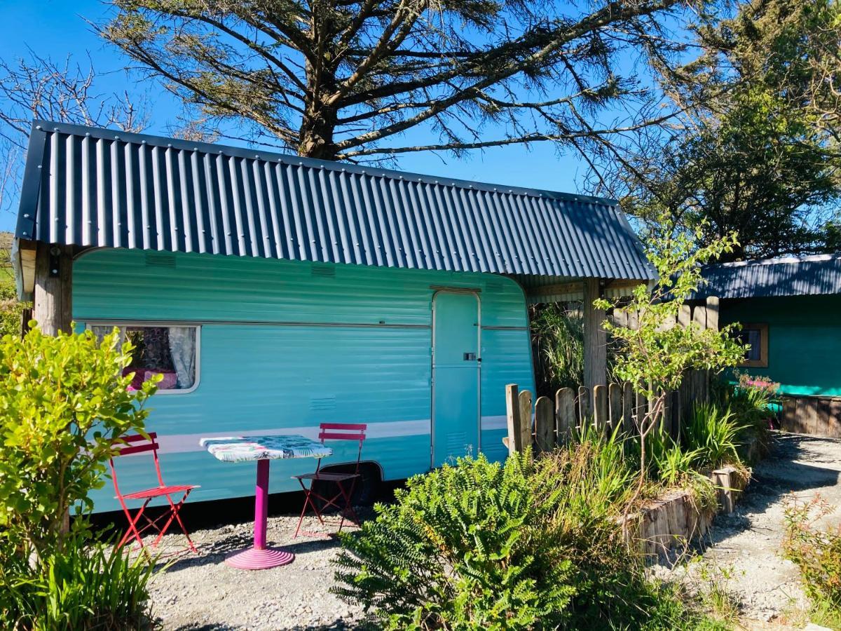 Retro Caravans At Valentia Island Escape Hotel Chapeltown Exterior photo