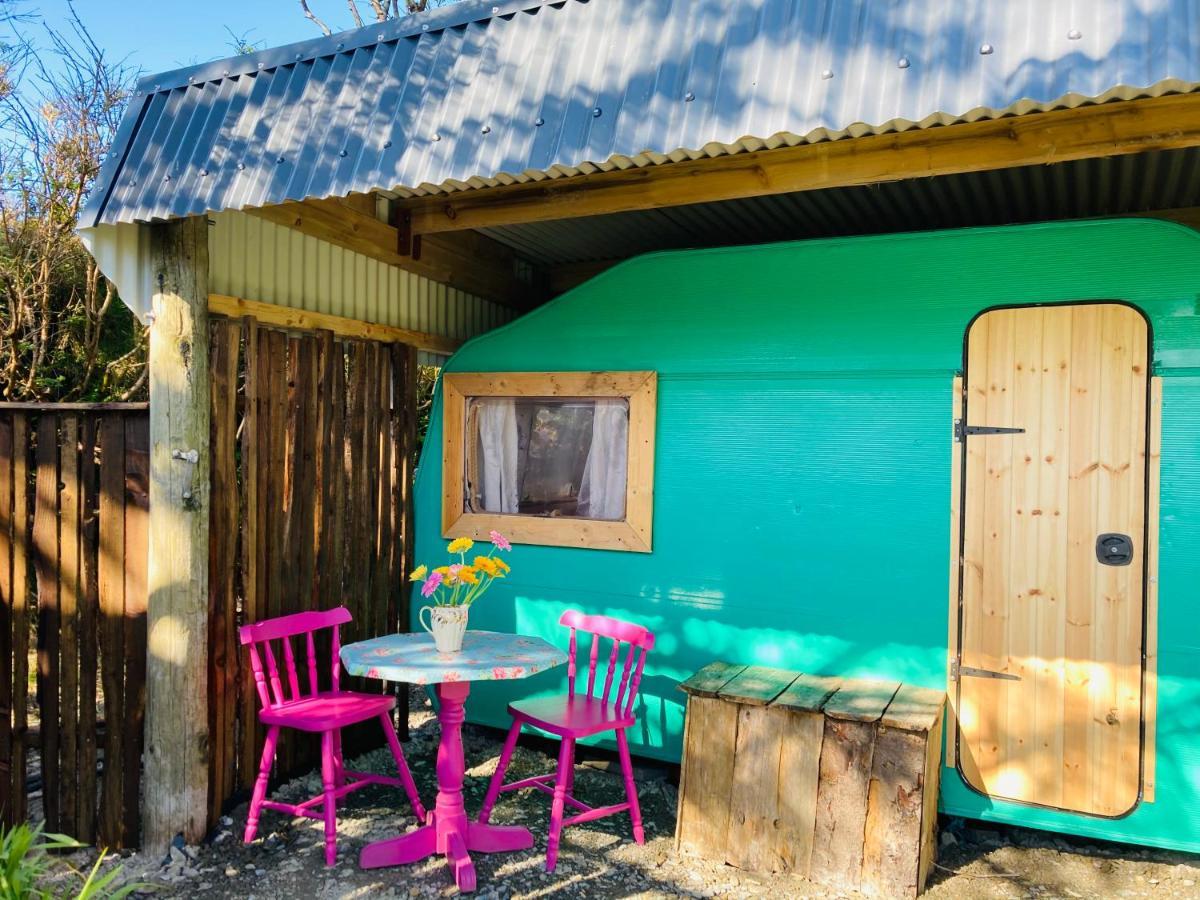 Retro Caravans At Valentia Island Escape Hotel Chapeltown Exterior photo