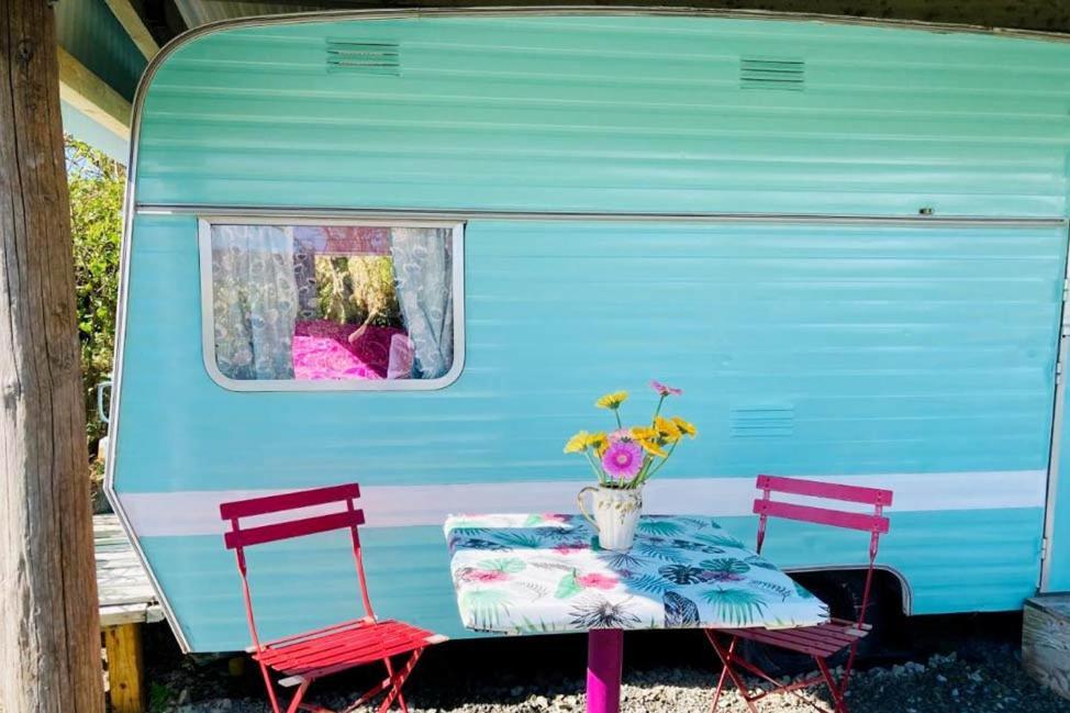 Retro Caravans At Valentia Island Escape Hotel Chapeltown Exterior photo