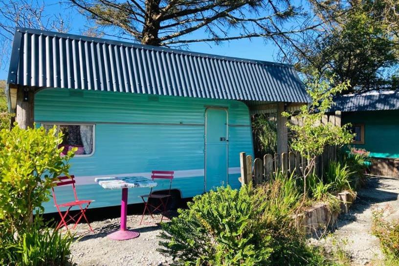 Retro Caravans At Valentia Island Escape Hotel Chapeltown Exterior photo