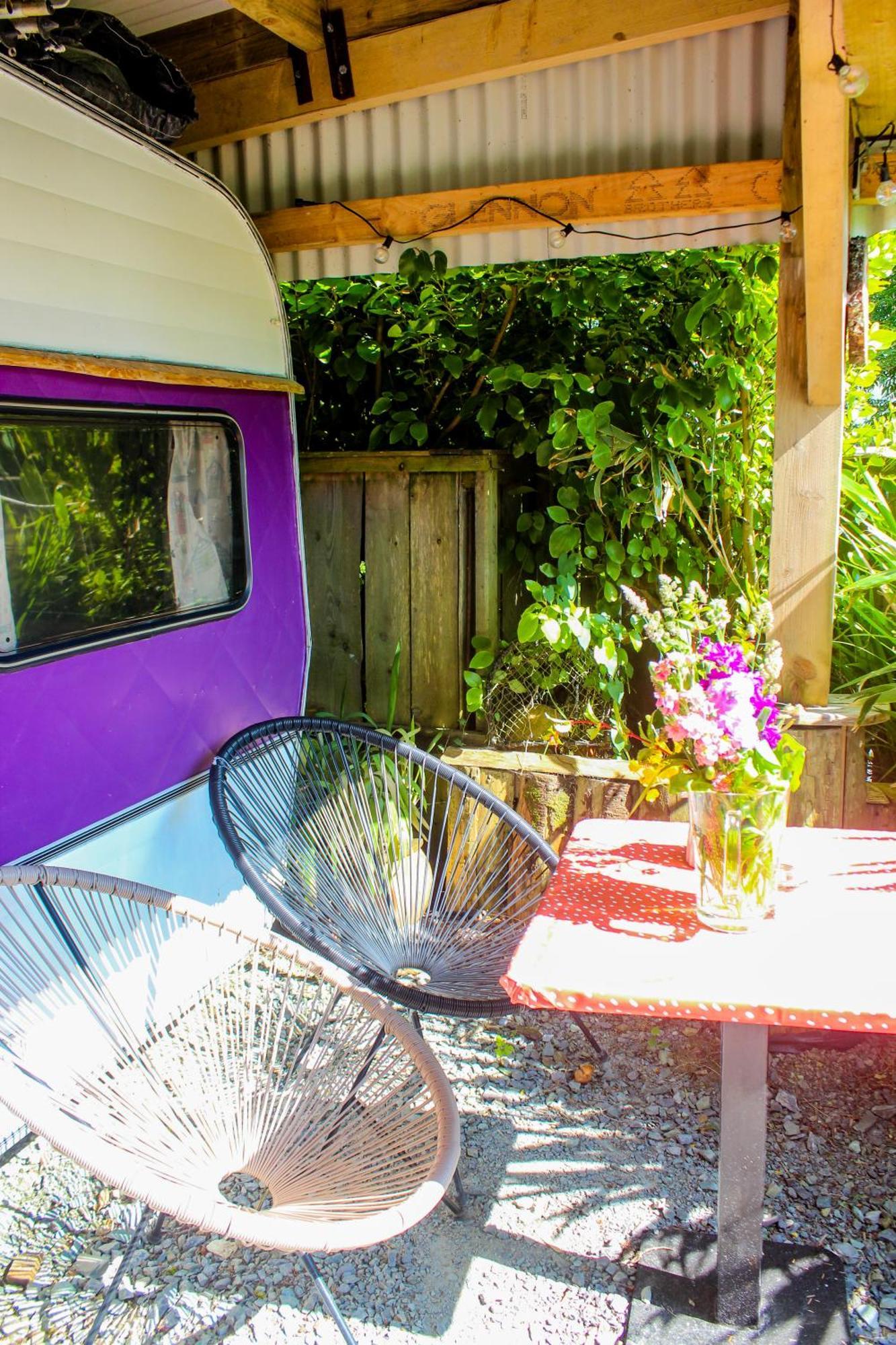 Retro Caravans At Valentia Island Escape Hotel Chapeltown Exterior photo