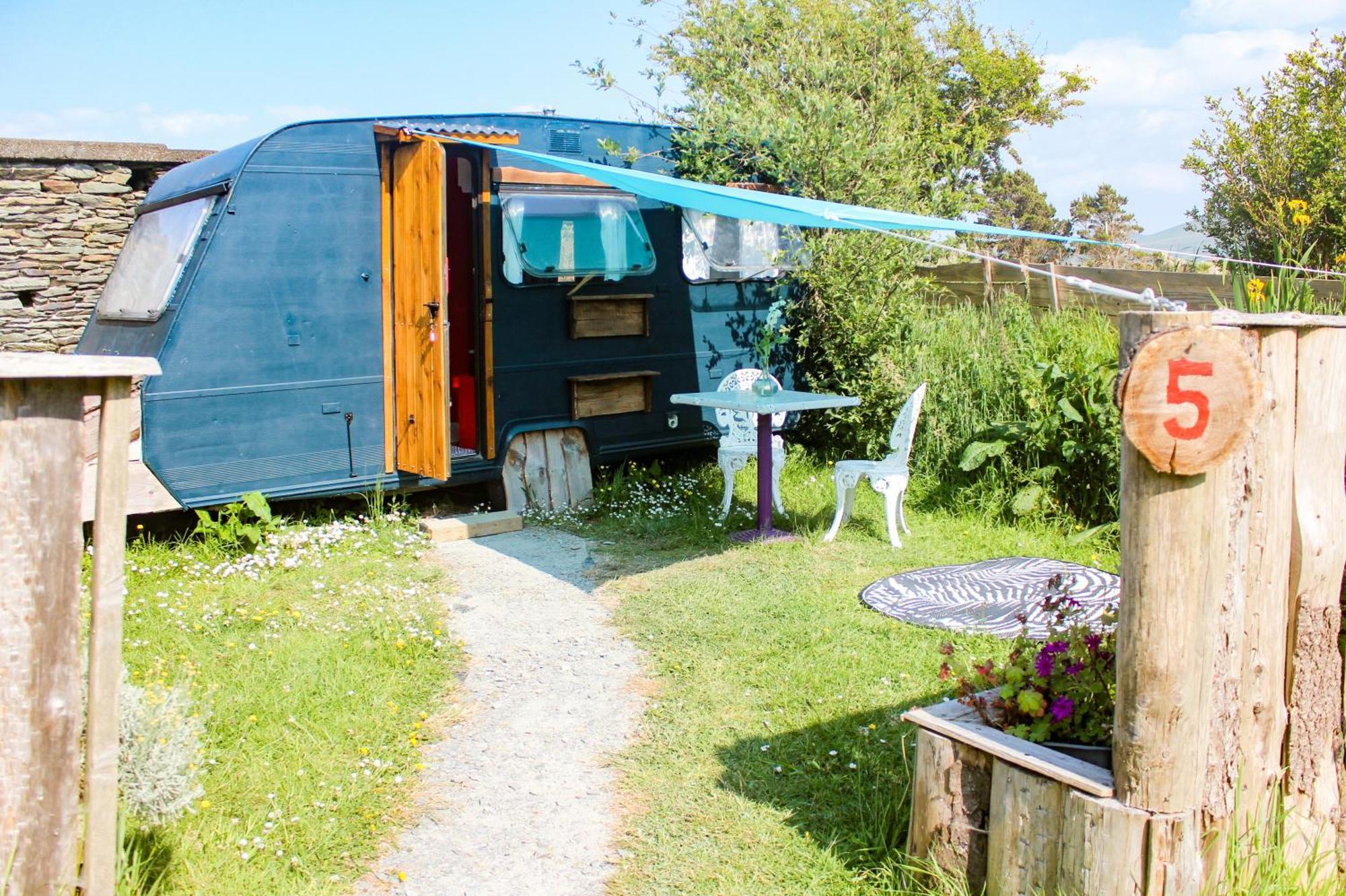 Retro Caravans At Valentia Island Escape Hotel Chapeltown Exterior photo