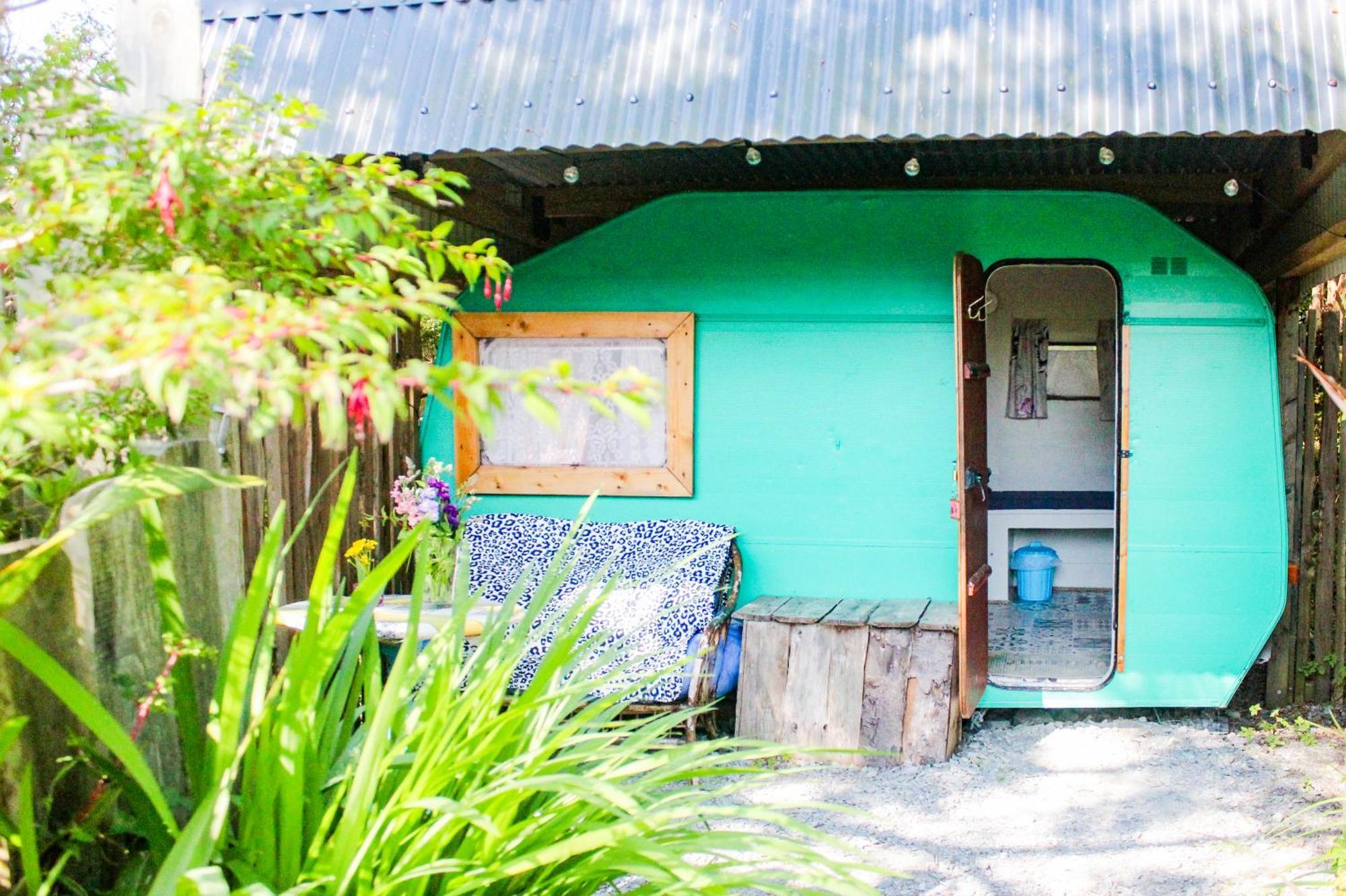 Retro Caravans At Valentia Island Escape Hotel Chapeltown Exterior photo