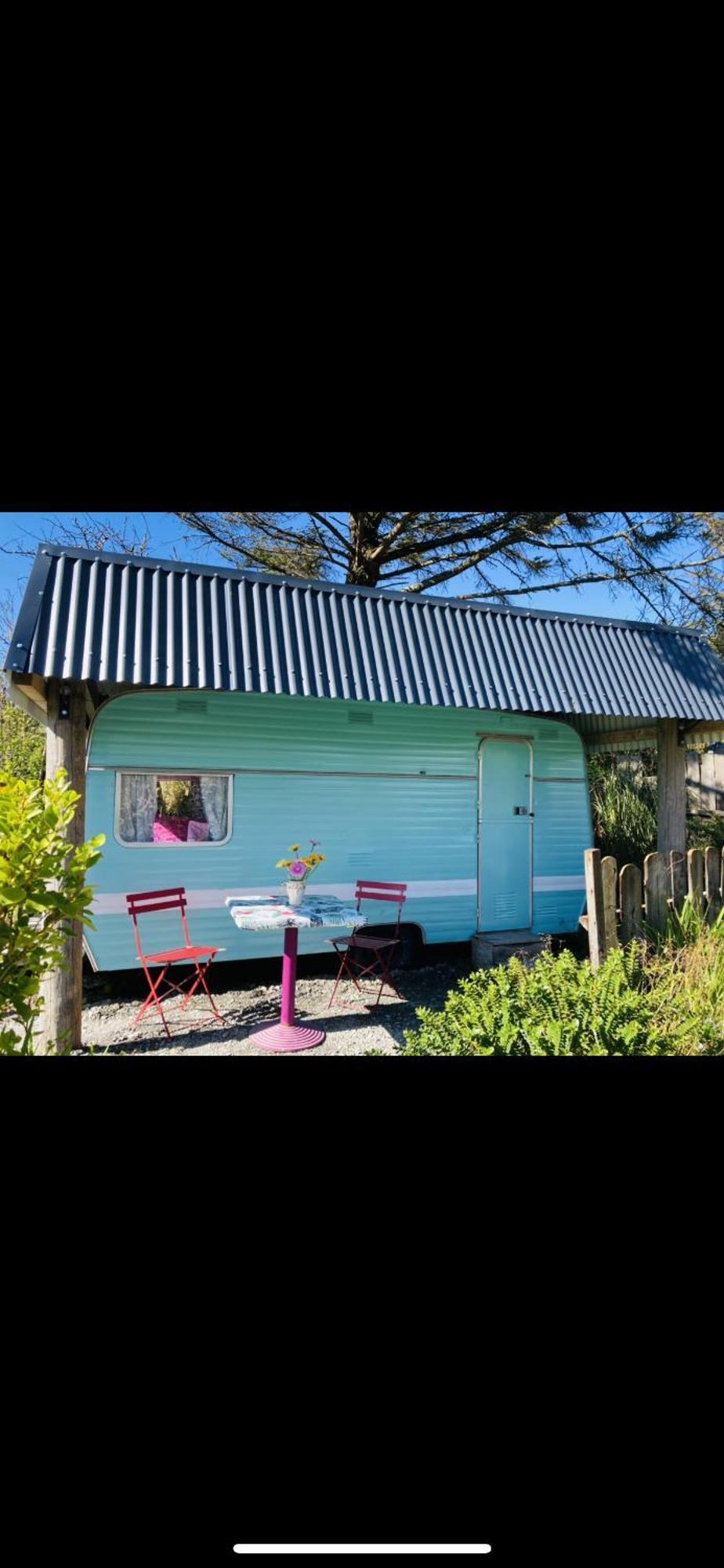 Retro Caravans At Valentia Island Escape Hotel Chapeltown Exterior photo