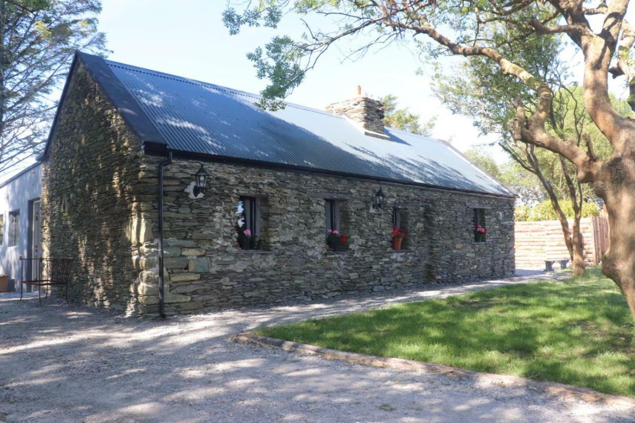 Retro Caravans At Valentia Island Escape Hotel Chapeltown Exterior photo